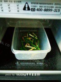 美味的微波番茄虾做法图解8)