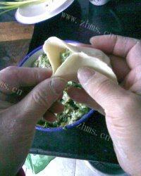 简易的韭菜煎饺做法图解6)