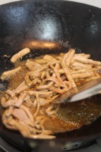 胡萝卜炒肉做法图解3)