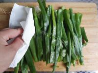 特色风味韩式海鲜葱饼做法图解4)