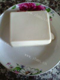 家常菜香椿芽拌豆腐做法图解3)