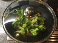 美味可口的香菇西兰花炒肉丝做法图解8)