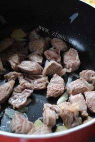 可口的土豆炖牛肉做法图解5)
