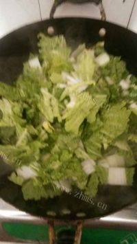 家常菜白菜炒红薯粉做法图解3)