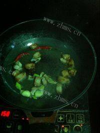 美味的豆角五花肉做法图解4)