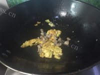 油而不腻的蛋炒饭做法图解5)