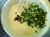 可口葱香豆腐蛋糊饼做法图解8)