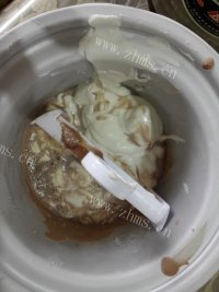 自制巧克力冰淇淋做法图解6)