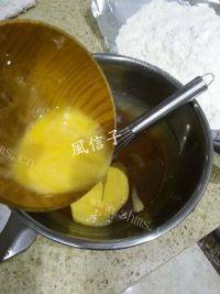 诱人的圣诞姜饼屋做法图解4)