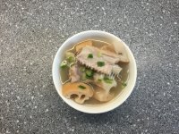 美味的排骨莲藕汤