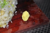东北酸菜馅肉包子做法图解3)