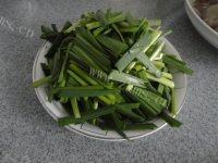 美味的平菇炒韭菜做法图解3)