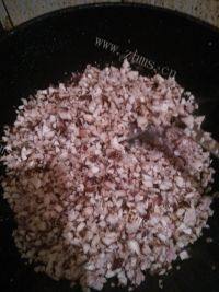 自制香菇肉馅饺子做法图解3)