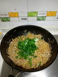 可口的芝麻鲜肉萝卜丝饼做法图解6)