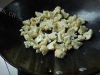 营养丰富的花菜炒肉片做法图解9)