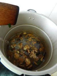 美味的黄焖鸡米饭做法图解9)