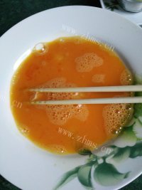 好吃的洋葱炒蛋做法图解1)
