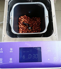 美味佳肴般的炒花生米做法图解5)