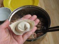 自己做的虾肉馄饨做法图解14)