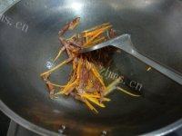 简单的腊肠炒芹菜做法图解4)