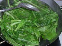 色泽光亮的蒜香小白菜做法图解1)