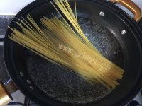 美味白酒蛤蜊意面做法图解3)