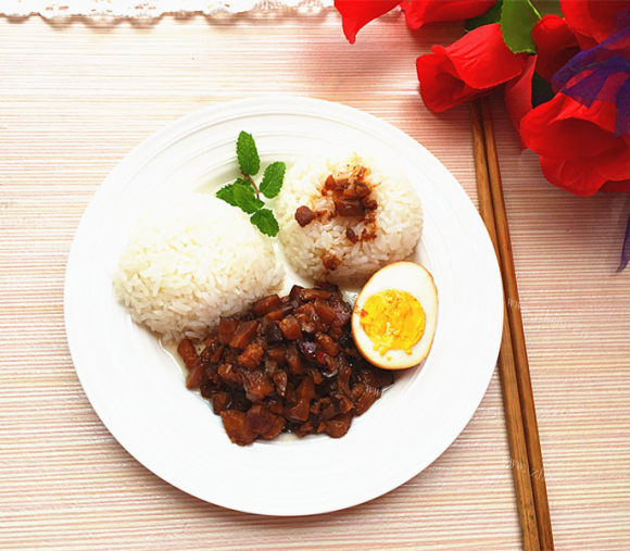 香气浓郁的台式卤肉饭