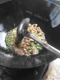 色泽鲜亮的猪肉炖豆角做法图解8)