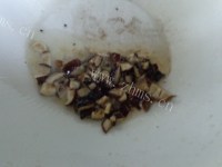 美食香菇腊肠煲仔饭做法图解6)