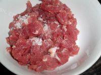 土豆丝炒牛肉做法图解5)