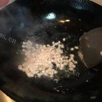 荸荠蘑菇河虾做法图解9)