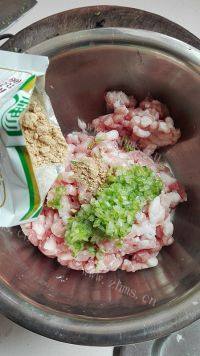 自己做的白菜猪肉水饺做法图解5)