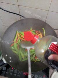 家常菜西芹炒肉丝做法图解9)