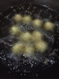 喷香的炸地瓜丸子做法图解6)