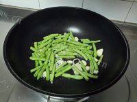 红薯胡萝卜豆角焖饭做法图解4)