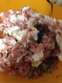 美味的梅菜肉饼做法图解3)