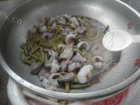 开胃的酸豆角炒鸡胗