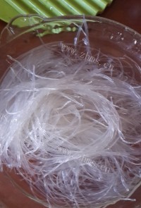美味的蒜蓉蒸鲍鱼做法图解3)