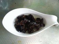 家常菜韭菜木耳炒鸡蛋做法图解1)