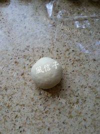 美味的熊猫豆沙包做法图解10)