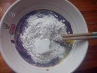 美味的紫薯鸡蛋饼做法图解6)
