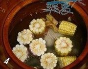 绿色食物玉米排骨汤做法图解3)
