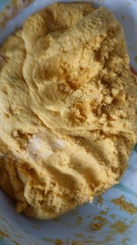 色香味俱全的南瓜饼做法图解3)