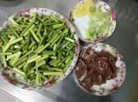 美味营养的芹菜炒肉做法图解1)