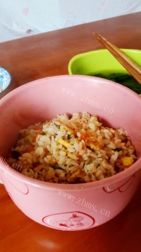 美味的葱花蛋炒饭