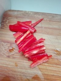 美味的苦瓜炒肉做法图解3)