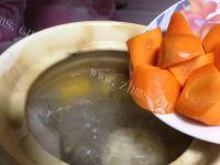 莲藕玉米排骨汤做法图解14)