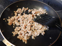美味的肉末炒饭做法图解3)