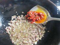 家常菜芹菜肉末做法图解6)