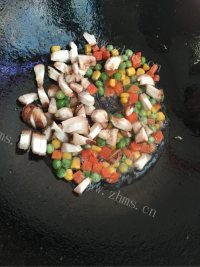 美味的什锦蛋炒饭做法图解3)